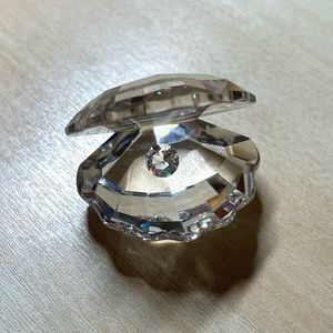 SWAROVSKI Crystal Clam With Pearl Figurine